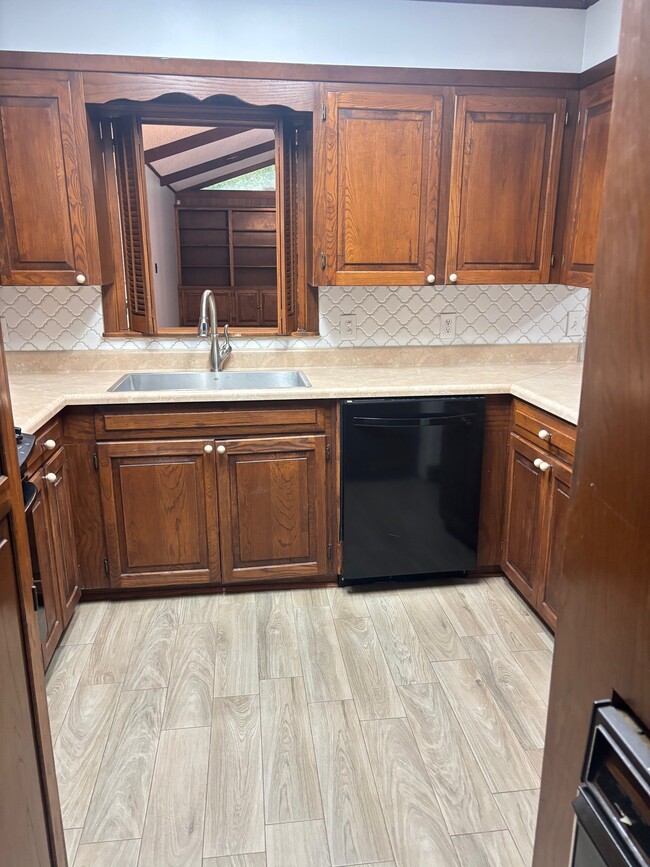 Building Photo - 9417 Boxwood Dr