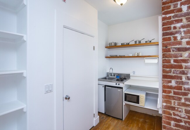 Building Photo - 1305 Ocean Front Walk Venice, CA 90291