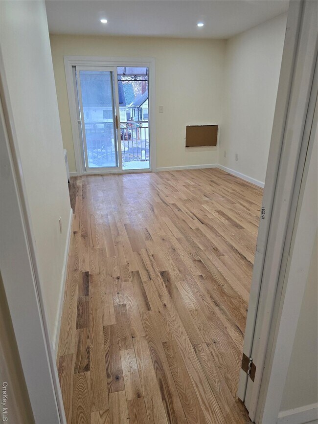 Foto del edificio - 1792 Lacombe Ave