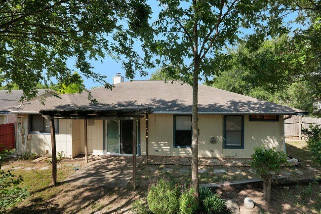 Building Photo - 5808 Spring Meadow Rd