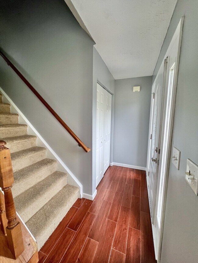 Building Photo - Great 3 bedroom in Burlington!