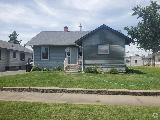 Building Photo - 606 S 9th Ave
