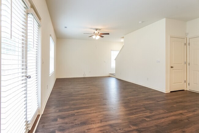 Foto del edificio - 5588 Timber Leaf Lp