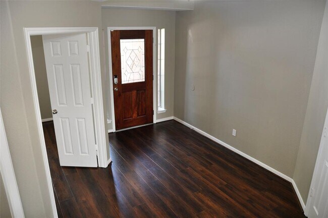 Building Photo - 26423 Kingspur