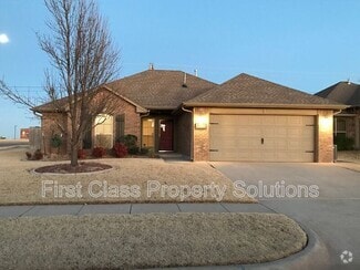 Building Photo - 3500 Arcadia Dr