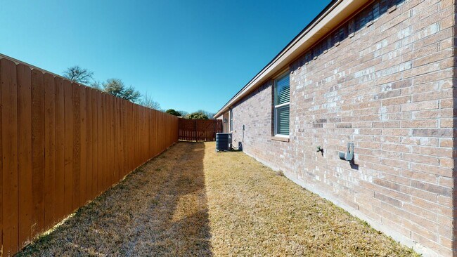 Foto del edificio - 2 WEEKS FREE!!!!  NOW ONLY $1395 NO CARPET DUPLEX IN HARKER HEIGHTS!!!!