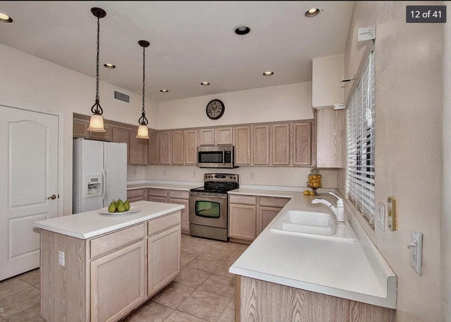 Building Photo - 2102 W Myrtle Dr
