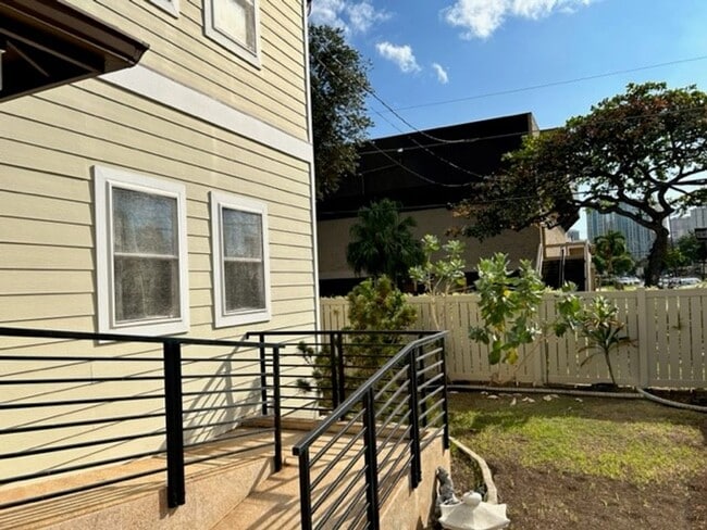 Building Photo - Like New Single Family Home in McCully!