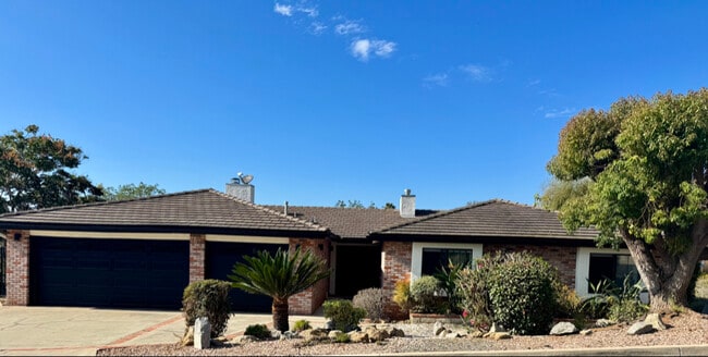 Building Photo - 1824 Queens Way