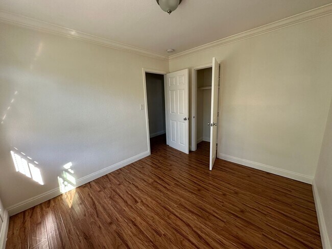 Building Photo - Compton Duplex
