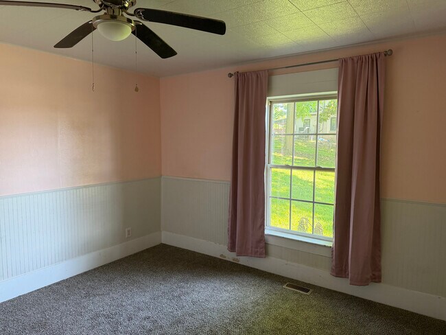 segundo dormitorio - 210 S Jefferson St