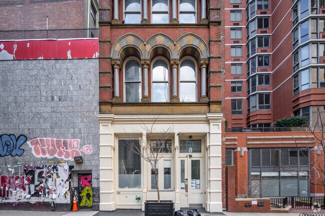 Building Photo - 8 Thomas St