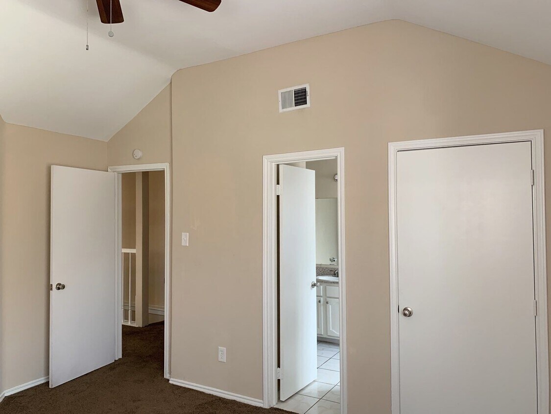 Foto del edificio - 5922 Cinnamon Creek Cir
