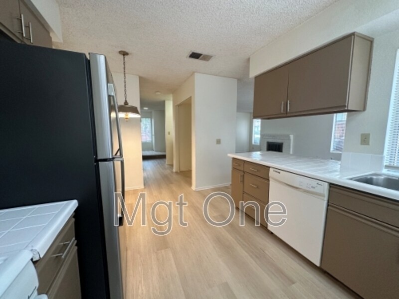 Photo - 23575 Parkland Ave.