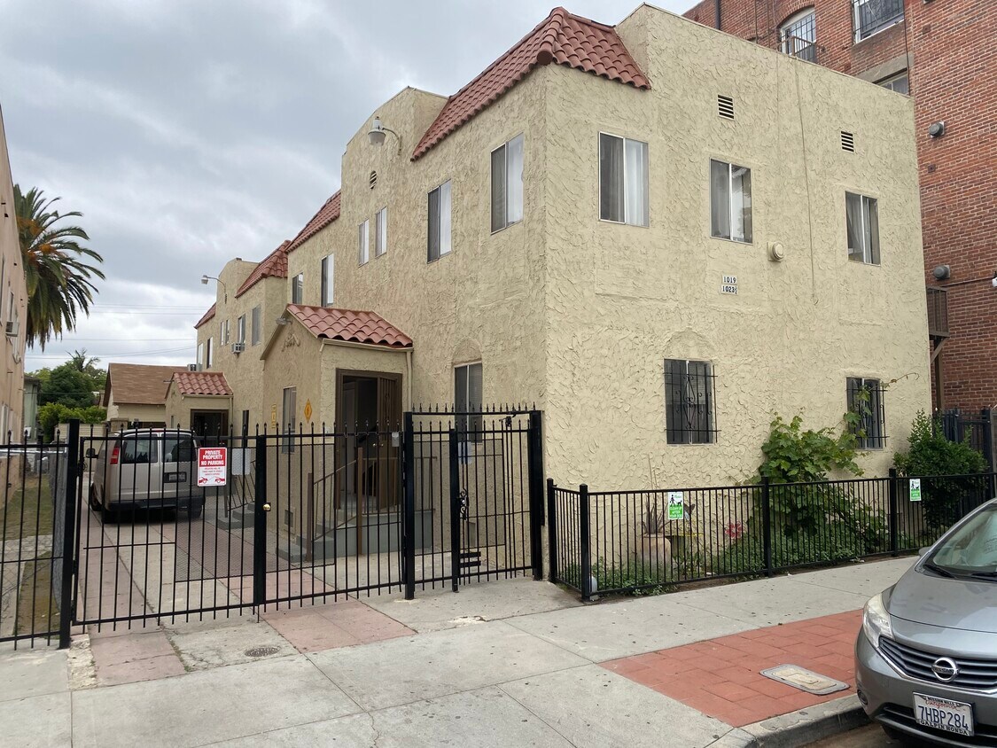 Primary Photo - 1019 N Serrano Ave