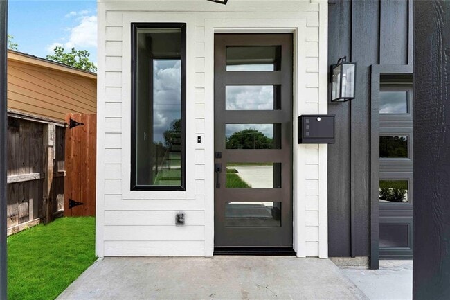 Building Photo - 9227 Ashville Dr