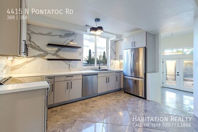 Foto del edificio - Deluxe 3bed/3ba Pueblo Revival Home, Newly...