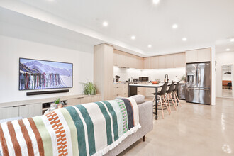 Wide And Bright Mainfloor With Polished Concrete Flooring With In-Floor Heating - 28 Salem Av