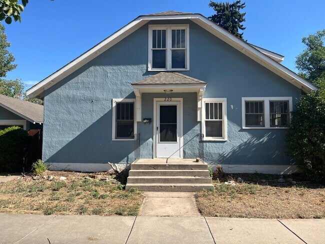 Building Photo - STUDENTS WELCOME! Quaint Single-Family Hom...