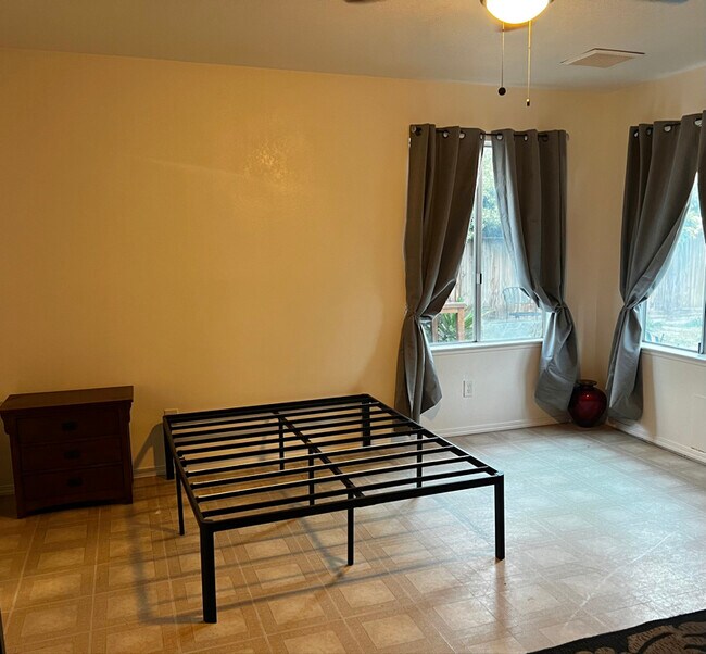 Foto del edificio - 3 S County Center Dr