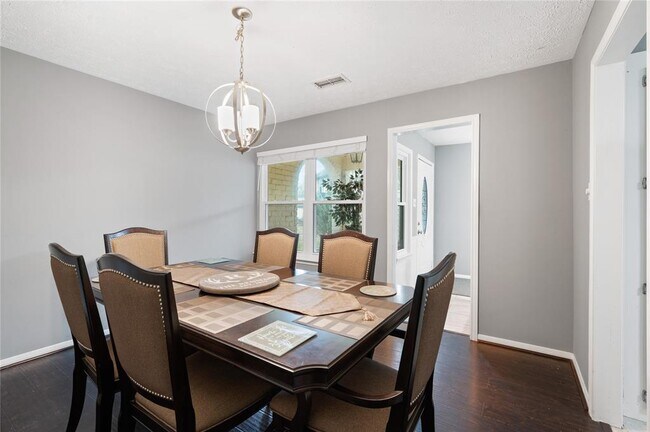 Building Photo - 25502 Clover Hills Cir