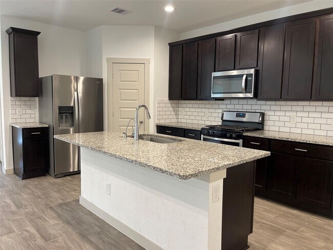 Foto del edificio - 8107 Sugar Cane Ln
