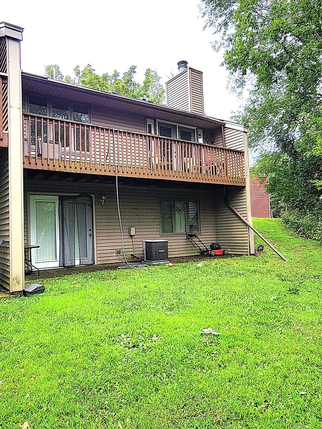 Building Photo - 451 Hunter Hill Rd