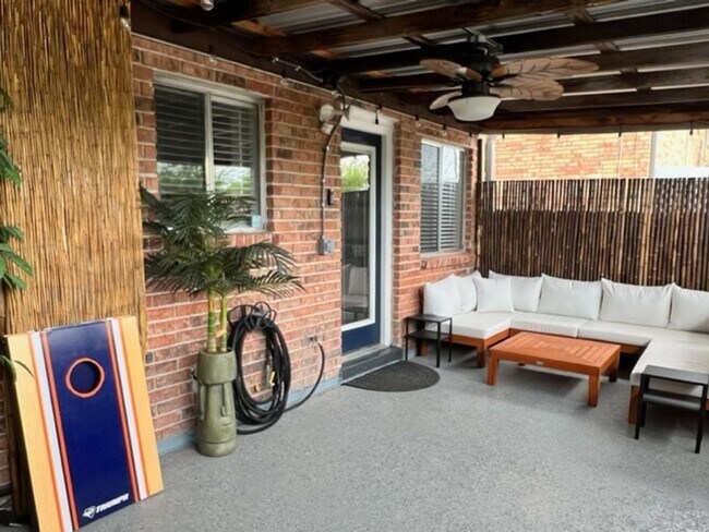 Foto del edificio - 127 E Silver Sands Dr