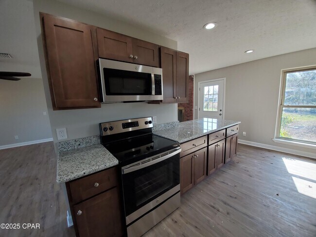 Foto del edificio - 211 Sukoshi Dr