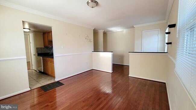 Foto del edificio - 2329 McClellan Ct