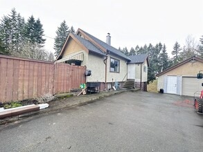 Building Photo - 2593 Lake Trail Rd