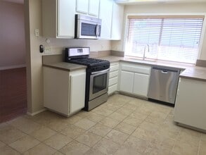 Building Photo - 1631 Avenida Selva