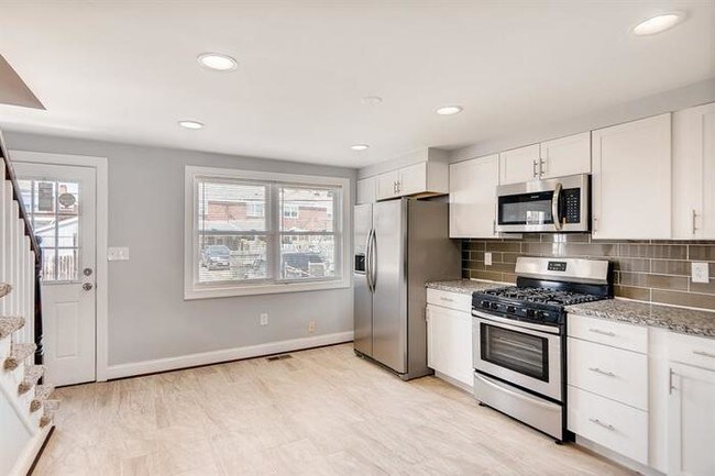Building Photo - 7846 St Claire Ln, Baltimore, MD 21222