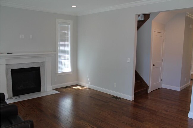 Building Photo - 880 Willard Ave