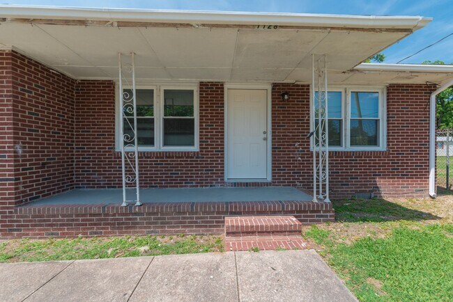 Building Photo - **Section 8 Welcome** $1,250 - Recently Up...