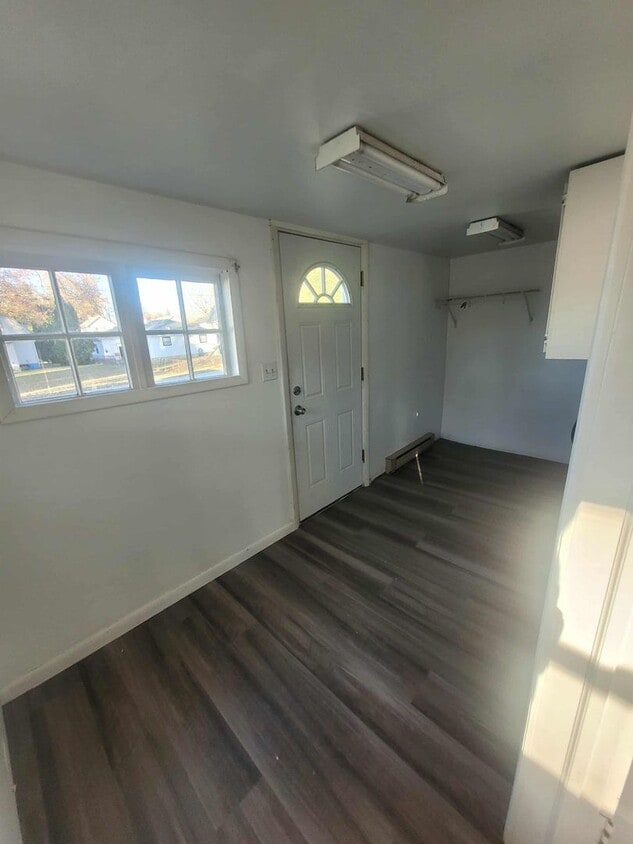 Building Photo - Lower 3 Bedroom 2 Bath Duplex in BG