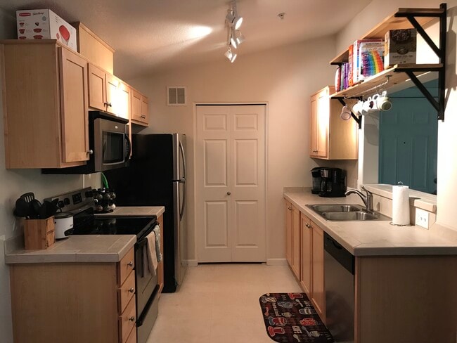 Fotografía del edificio - 730 NW 185th Ave