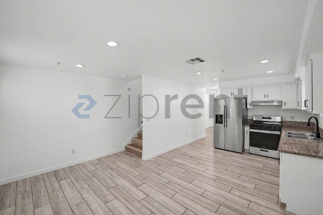 Building Photo - Unit