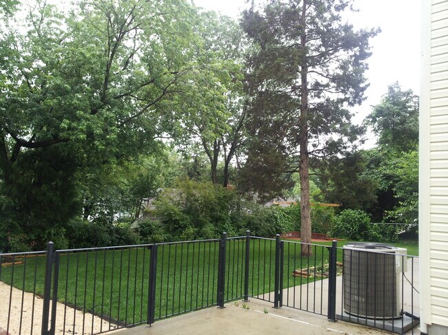 Foto del edificio - 6515 Enfield Dr