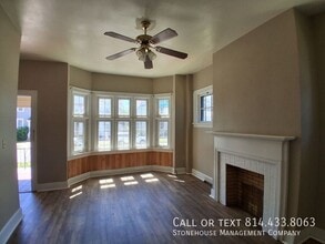 Building Photo - 360 W 7th St
