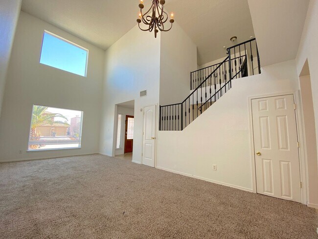 Building Photo - East El Paso 5Bed/3Bath Refrig A/C!