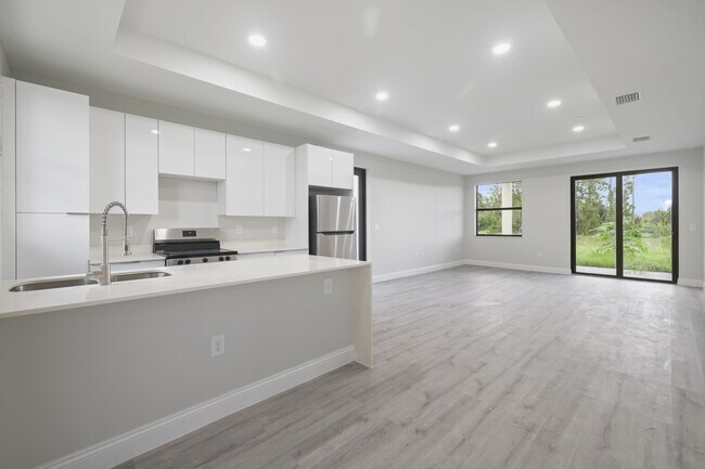 Photo - 757 Joponica Ave S House