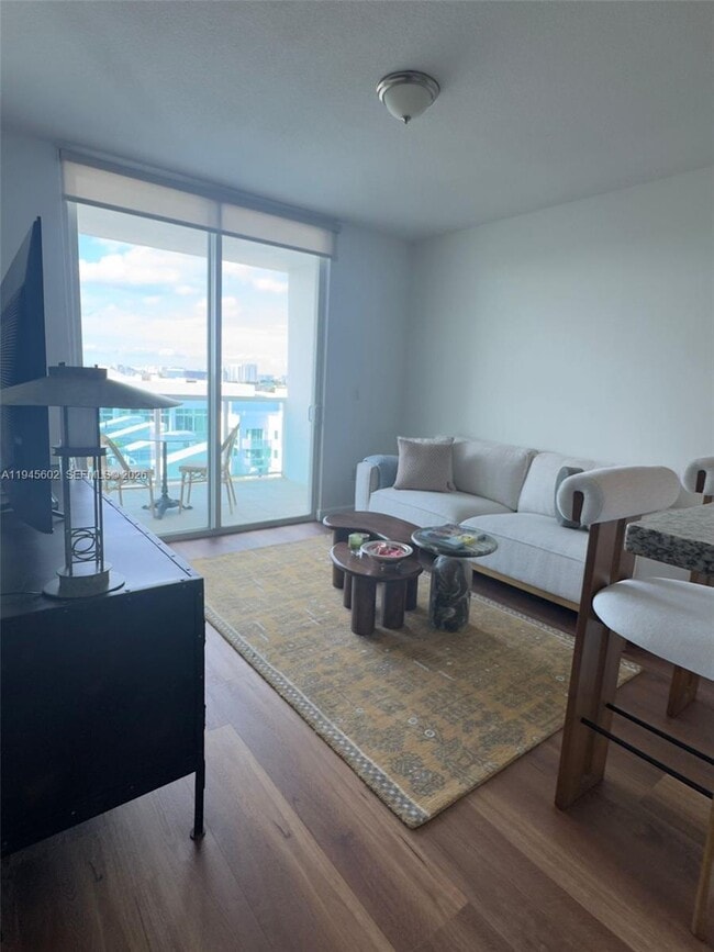 Building Photo - 1723 SW 2nd Ave