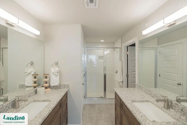 Foto del edificio - 3401 Redbud Ln