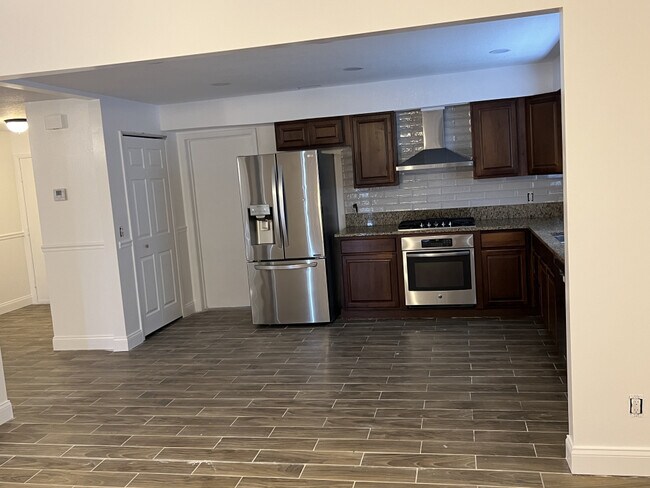 Building Photo - 7826 Clubhouse Estates Dr