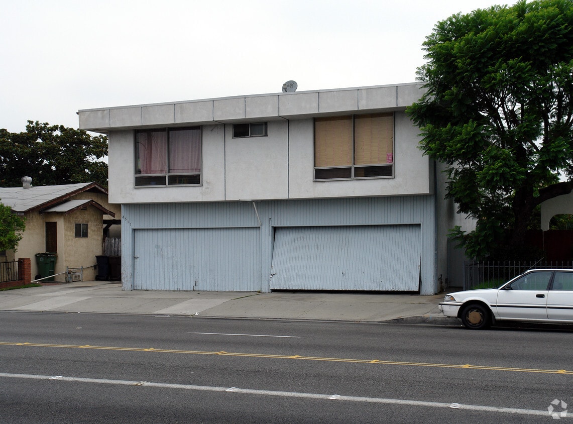 Foto del edificio - 4511 W 120th St