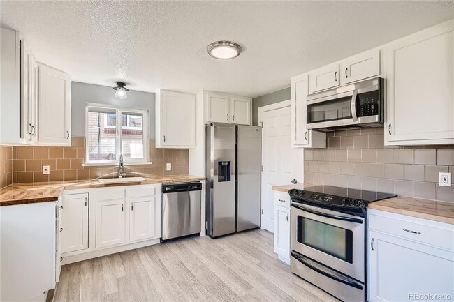 Kitchen - 3273 Kearney St