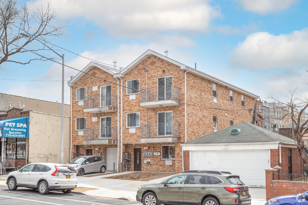 Foto principal - 82-12 31st St
