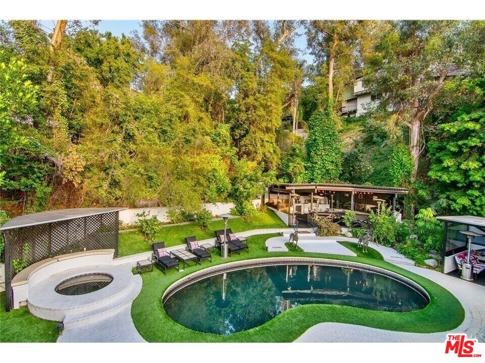 Primary Photo - 7475 Mulholland Dr