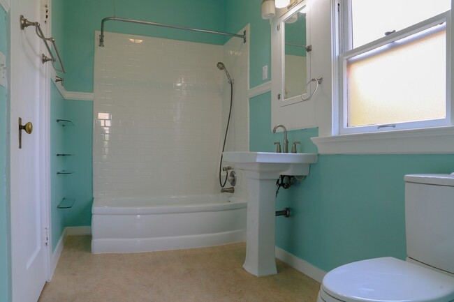 Foto del edificio - Advent- Spacious Temescal Flat with bonus ...